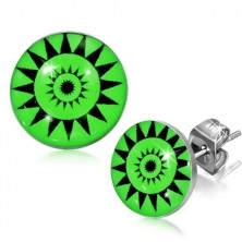 Orecchini tondi a bottone in acciaio - simbolo del sole, sfondo verde