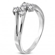 Anello in acciaio, colore argento con cinque zirconi chiari