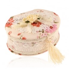 Scatola ovale beige per gioiello con mazzo di fiori e fiocco, modello fiorito