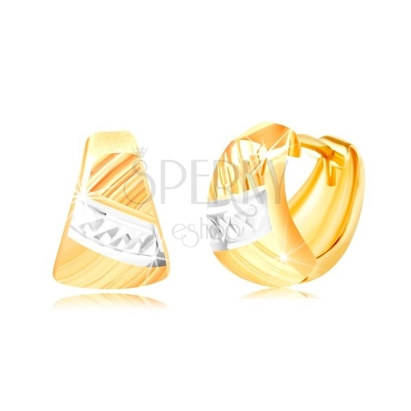 Orecchini realizzati in oro 585 - triangolo arrotondato, tagli diagonali, striscia in oro bianco