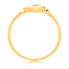 Anello luccicante in oro giallo 9K - una fascetta lucida e una piegata in zirconi