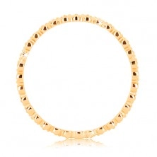Anello d'oro 375 - piccoli zirconi chiari rotondi su tutto il perimetro, bordi ondulati